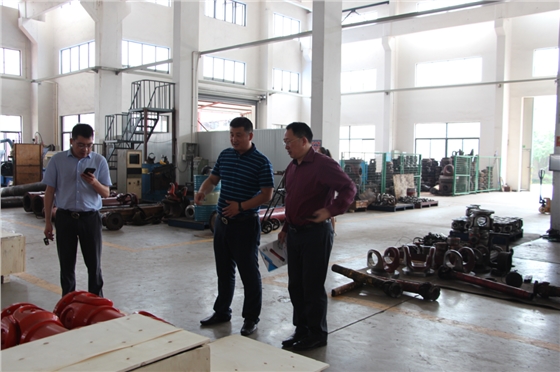 央視財經(jīng)評論員單仁博士蒞臨偉誠萬(wàn)向，深度調研十字軸式萬(wàn)向聯(lián)軸器生產(chǎn)企業(yè)