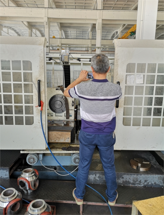 伊犁鋼鐵客戶(hù)考察偉誠萬(wàn)向 伊犁鋼鐵客戶(hù)考察偉誠萬(wàn)向