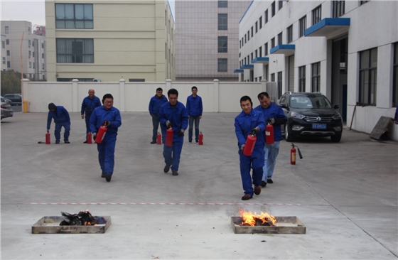 偉誠萬(wàn)向消防演練 偉誠萬(wàn)向消防演練