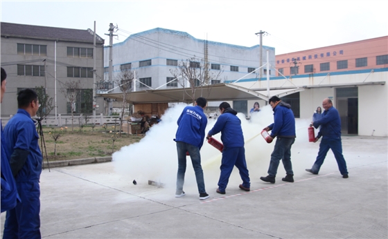 偉誠萬(wàn)向消防演練 偉誠萬(wàn)向消防演練